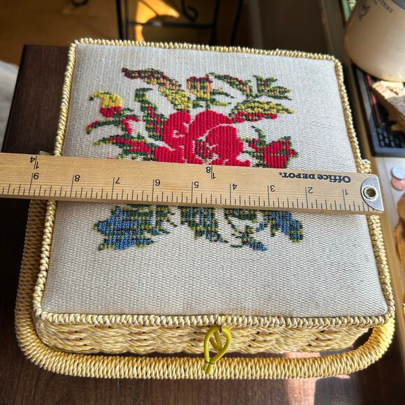 VTG JC Penney Wicker Sewing Basket Box Padded Embroidered Flooal Lid w/ tray - Picture 11 of 12